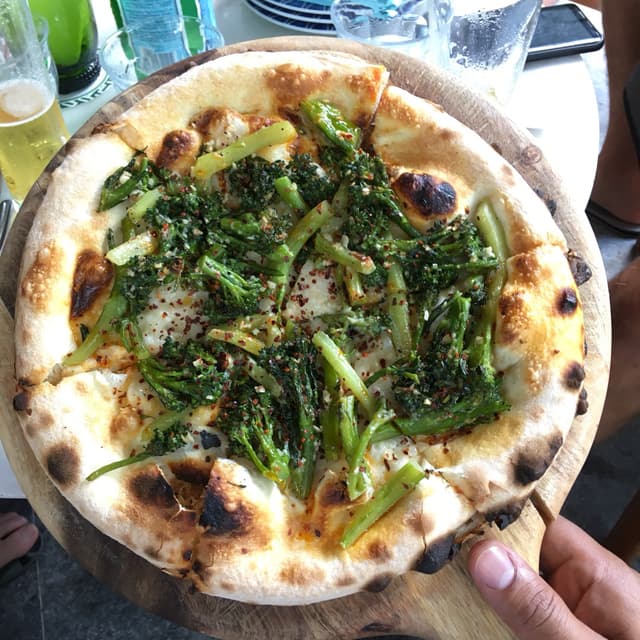 菜肴“Broccolini Pizza”的照片