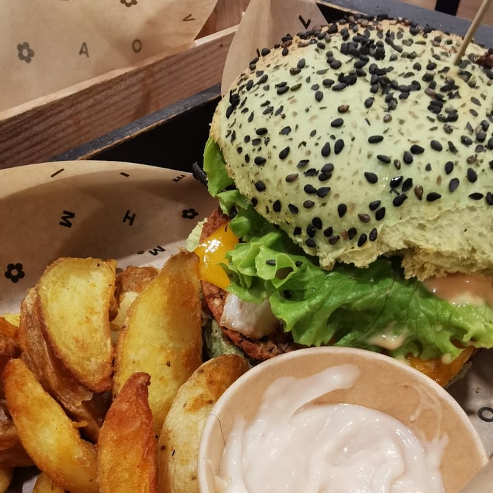 photo of Flower Burger Jungle burger shared by @dani1998 on  13 Jul 2022 - review