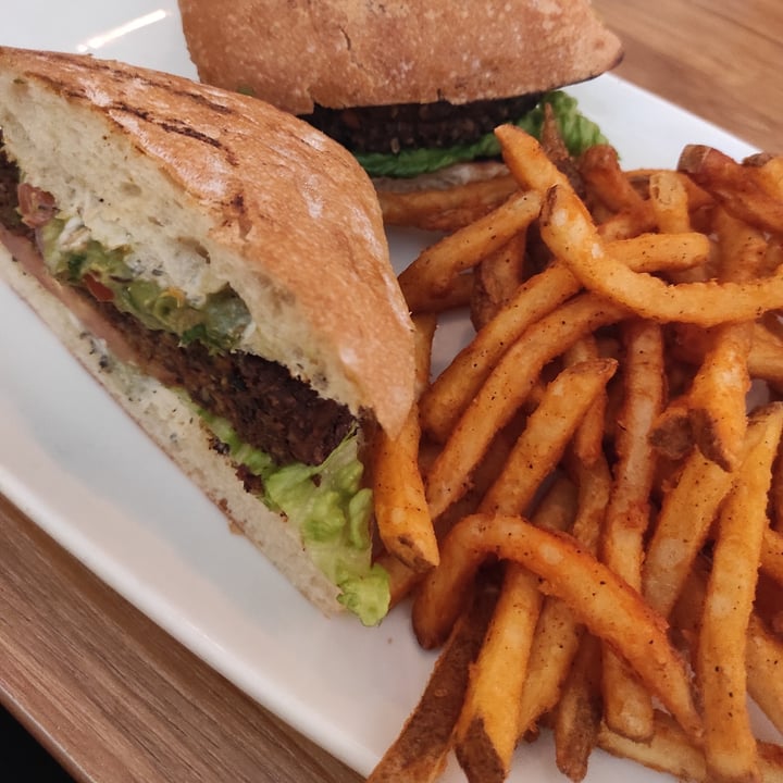 photo of Beachwood Cafe Black bean burger Sandwich shared by @bibi51 on  27 Jul 2022 - review