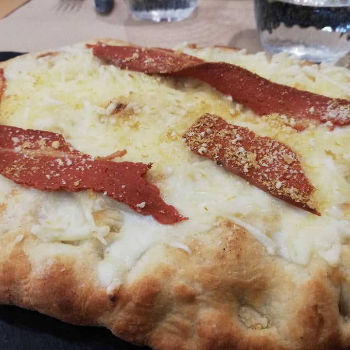 photo of Efrem - Gourmet Boutique and Finest Bar Pizza Carbonara Sbagliata shared by @omsohum on  01 Nov 2021 - review