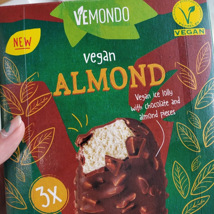 photo of Vemondo Helado almendrado shared by @sanmeh on  07 Mar 2022 - review