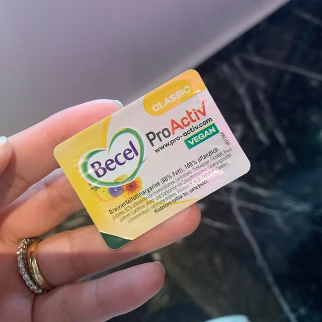 菜肴“Becel pro-activ vegan butter”的照片
