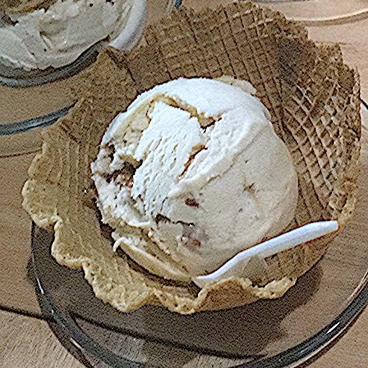 photo of Guacamole Helado sabor crocante de maní shared by @kiarajaj on  09 Nov 2021 - review