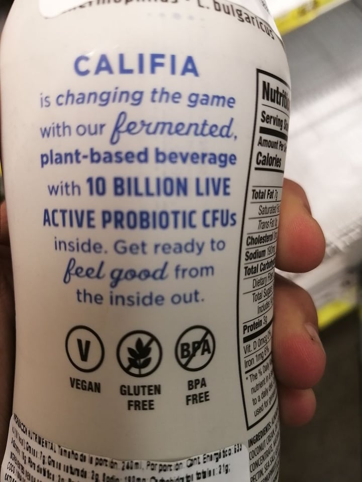 photo of Califia Farms Probiotic Dairy Free Yogurt Drink Super Berry shared by @viannivegan on  14 Dec 2019 - review