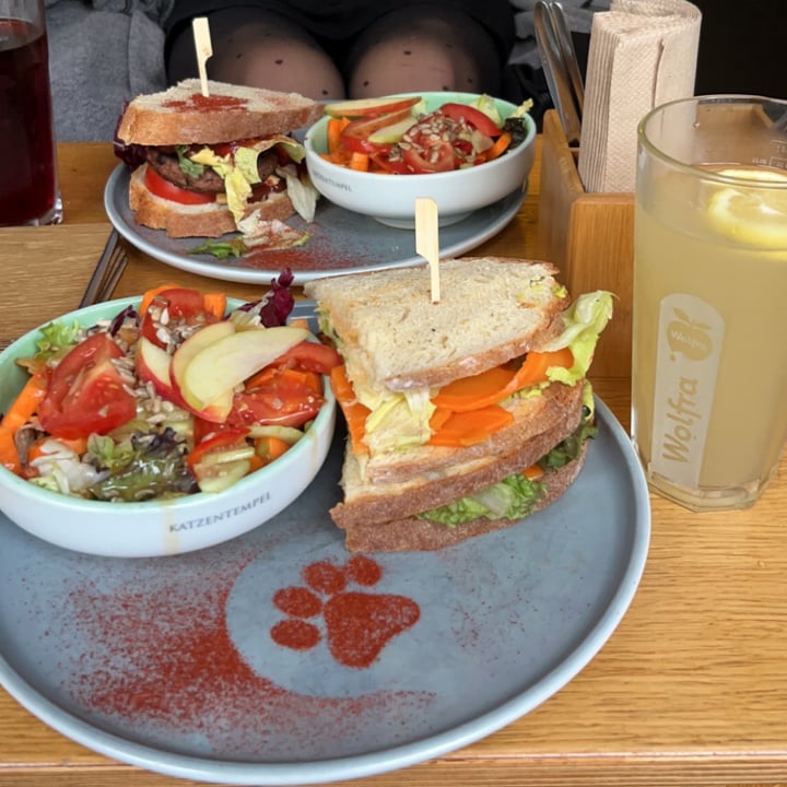 review photo of Café Katzentempel Karottenlachs-Sandwich shared by @emelu on 26 Oct 2022 - review