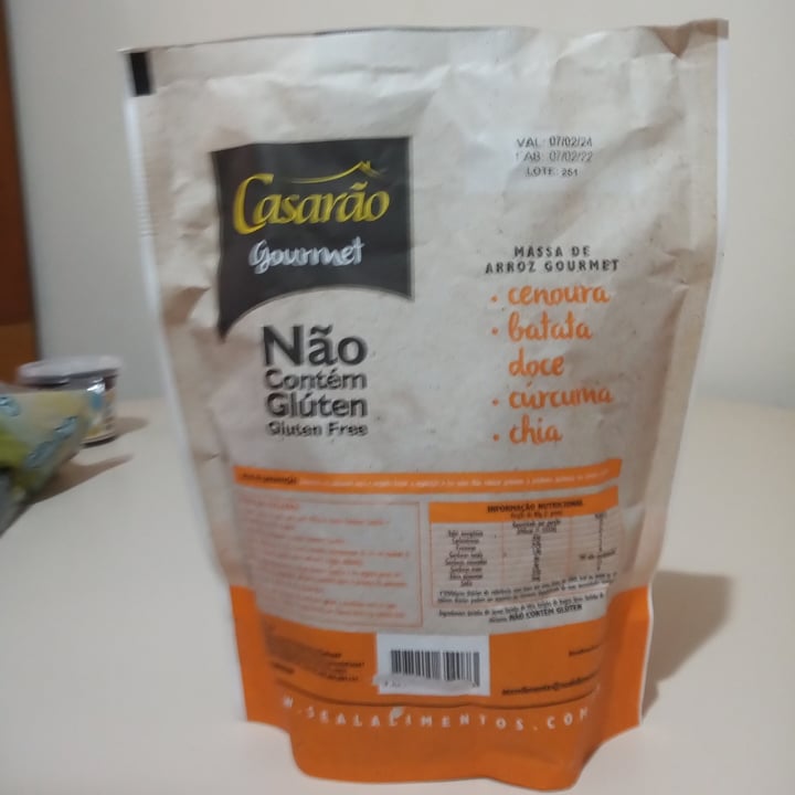 review photo of Casarão Gourmet macarrão fusilli de cenoura, batata doce, curcuma e chia shared by @lemina on 10 May 2022 - review