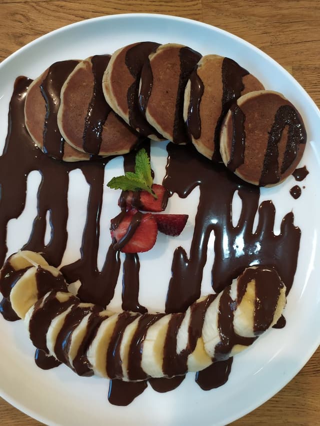 Photo of the dish “Pancakes con chocolate y plátano”