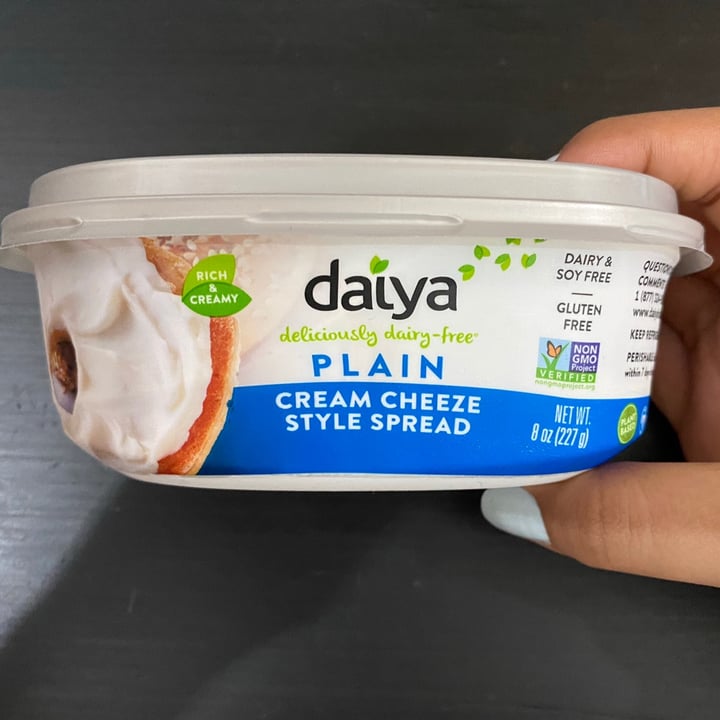 review photo of Daiya Plain Cream Cheeze Style Spread shared by @alejaduquev on 21 Jul 2021 - review
