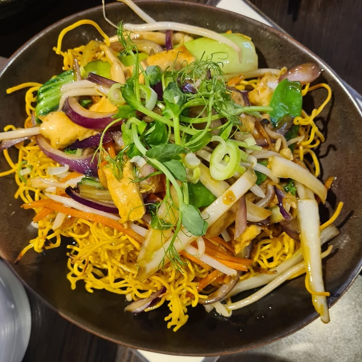photo of Suissi Vegan Asian Kitchen Cantonese crispy noodles shared by @libbymw on  03 Mar 2022 - review