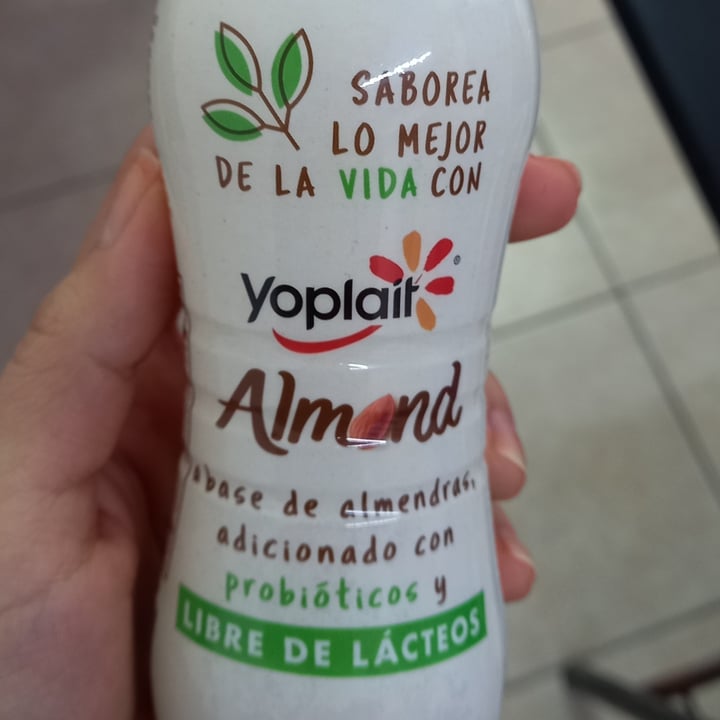photo of Yoplait Almond Alternativa al Yogurt - Sabor Natural  shared by @mont9505 on  07 Apr 2022 - review