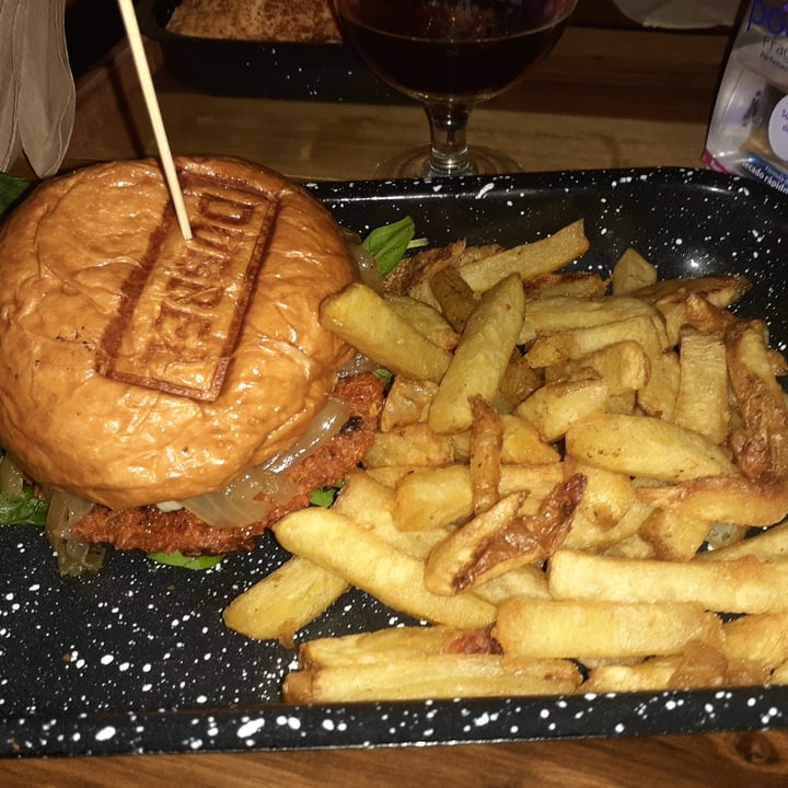 photo of Dubbel Hamburguesa Clapton shared by @floverburg on  27 Feb 2021 - review