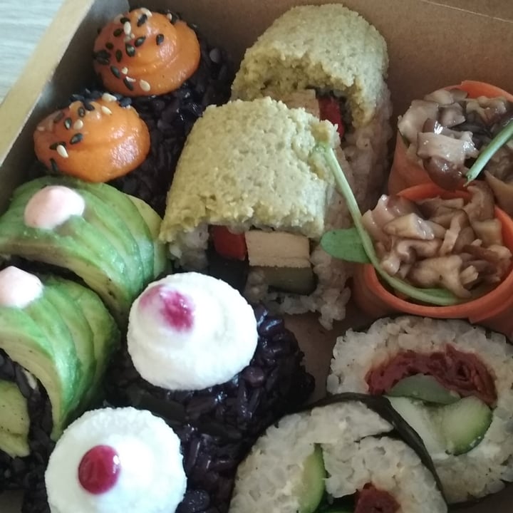 review photo of Veganashi - Sushi Vegano Barcelona Caja Degustación 12 Piezas shared by @cricho on 01 Jul 2021 - review