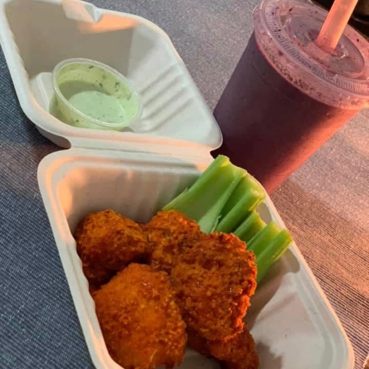 photo of Green Leaf Vegan Kitchen Buffalo Cauliflower Bites shared by @nikkiv12 on  24 Aug 2021 - review