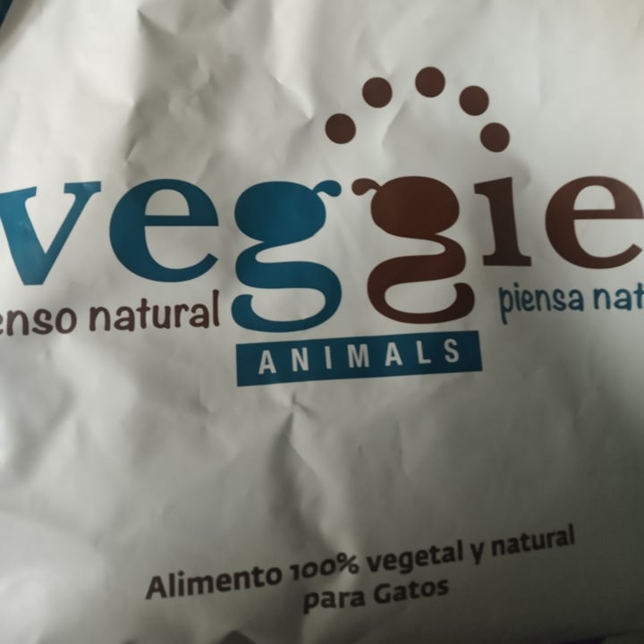 photo of VeggieAnimals VeggieAnimals PLUS - Gatos adultos shared by @helenabat on  13 Aug 2020 - review