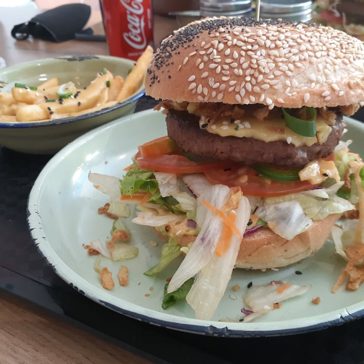 photo of Lekker Vegan Kloof Beyond Burger shared by @vegancheez on  20 Dec 2020 - review