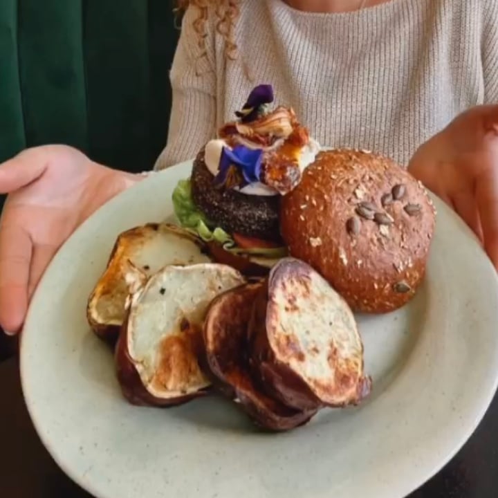 review photo of Lexi's Healthy Eatery Forest Burger shared by @greengabby on 29 Aug 2022 - review