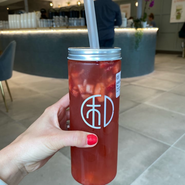 review photo of Harmony Poke & Bubble Tea jasmine green tea w/ Strawberries shared by @samlovesplants on 08 May 2022 - review