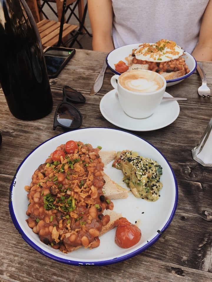 review photo of Cafe 7Stern Baked Beans Breakfast shared by @janakup on 07 Mar 2020 - review