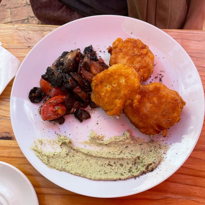 photo of Pure Café Sweetcorn Fritters And Mushrooms shared by @lassetiereleben on  18 Mar 2022 - review