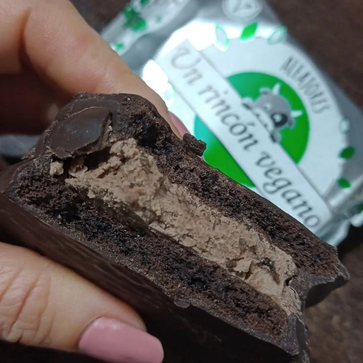 photo of Un Rincón Vegano Alfajor Black Chocolate shared by @lolyfracchia on  12 Jun 2022 - review