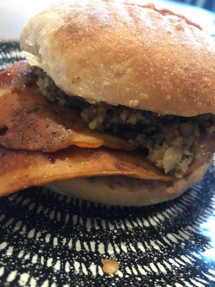 photo of Black Rabbit Haggis and bacon roll shared by @thebethbethbeth on  27 Feb 2020 - review
