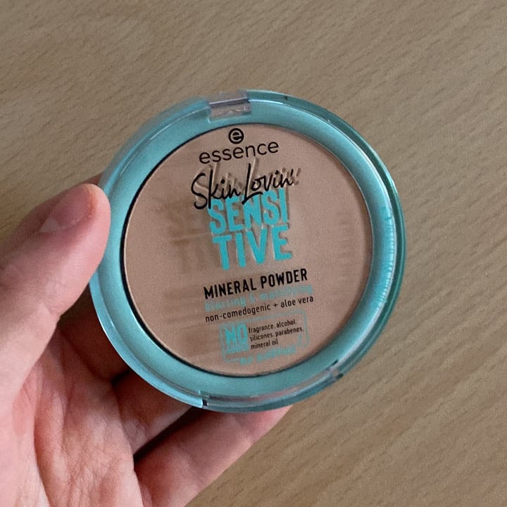 photo of Essence  skin lovin’ sensitive mineral powder shared by @clara1999 on  09 Jun 2022 - review
