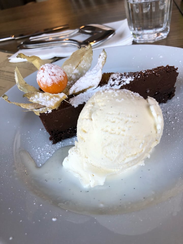 photo of Brewhouse and Kitchen - Southampton chocolate orange brownie tart shared by @pheganthevegan on  21 Apr 2019 - review