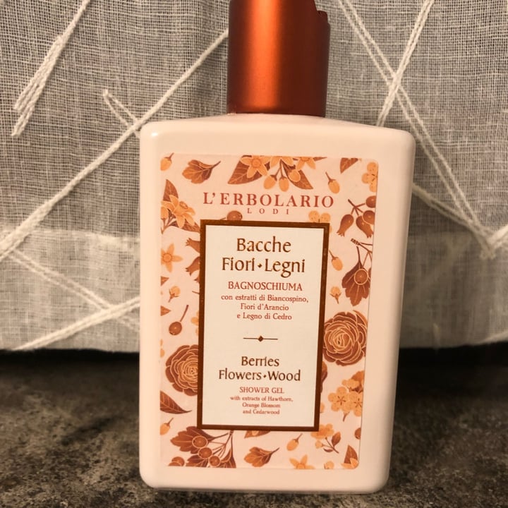 review photo of Erbolario Bagnoschiuma bacche fiori legni shared by @beatricevecchio on 23 Mar 2022 - review