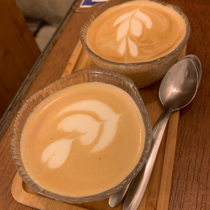photo of Chillin' Cafe café con leche de avena shared by @srta-marta on  26 Apr 2022 - review