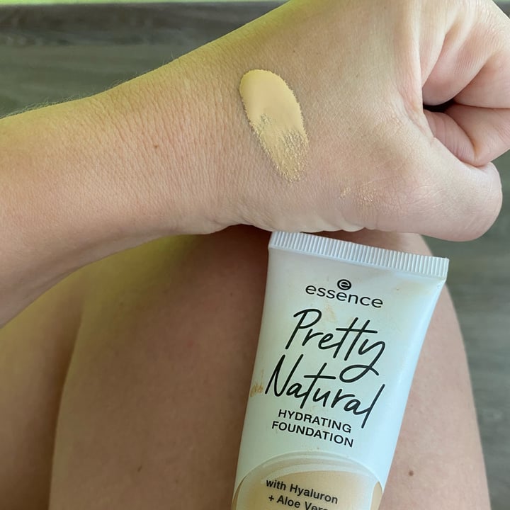 photo of Essence  Pretty Natural Hydrating Foundation shared by @saminp on  07 Jun 2022 - review