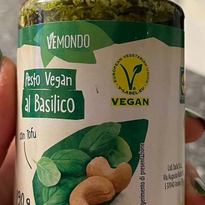 photo of Vemondo Pesto Vegan al Basilico con Tofu shared by @sofiaclaudiamigliore on  08 Feb 2022 - review