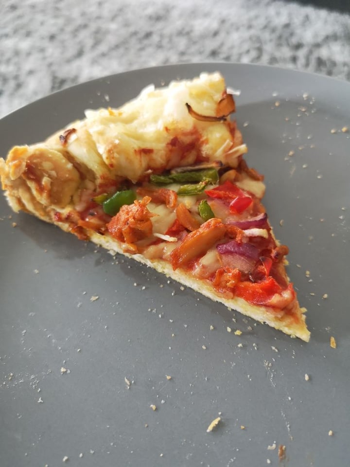 review photo of Chicago Town Tomato Stuffed Crust Takeaway Sticky Bbq Jackfruit Pizza shared by @twowheeledvegan on 22 Feb 2020 - review