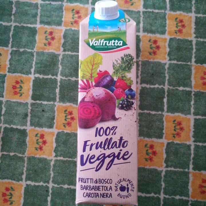 photo of Valfrutta 100% Frullato Veggie Frutti di Bosco Barbabietola Carota Nera shared by @thecatcherintherye on  14 Aug 2020 - review