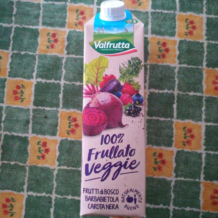 photo of Valfrutta 100% Frullato Veggie Frutti di Bosco Barbabietola Carota Nera shared by @thecatcherintherye on  14 Aug 2020 - review