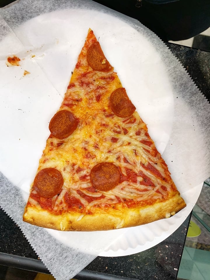 photo of Artistic pizza Pepperoni Slice shared by @hugemittons on  03 Nov 2019 - review