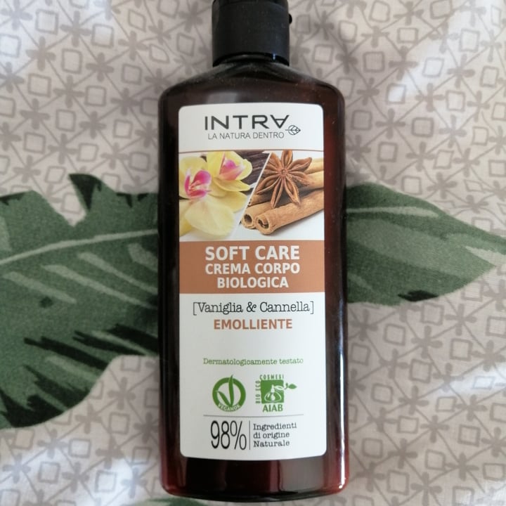 photo of Intra Natural Crema corpo vaniglia e cannella shared by @hollybtt on  05 Apr 2021 - review