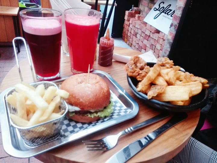 review photo of Cafe Leon Interior 6 Local 3 Paseo Del Faro Picada y hamburguesa shared by @polaarb on 10 Oct 2019 - review