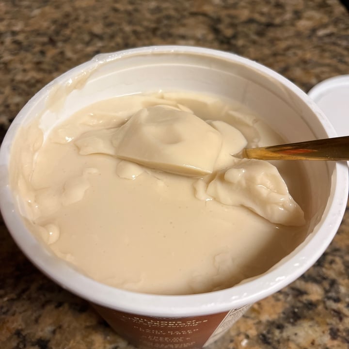 photo of Nancy's Yogurt Nancys oatmilk yogurt shared by @elenaguijarro on  23 Dec 2021 - review