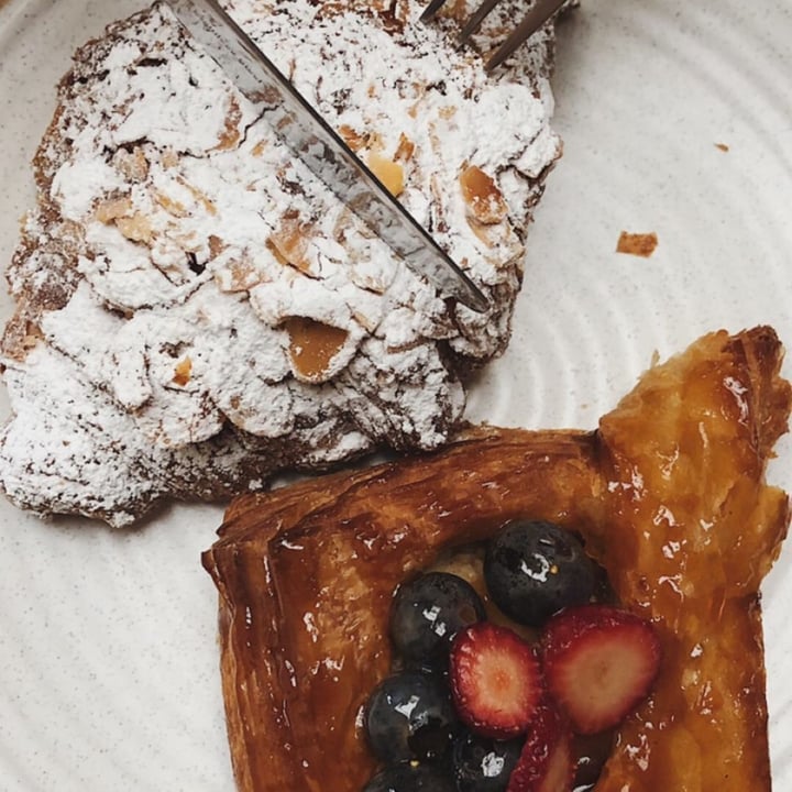 photo of Oh My Days Vegan Cafe Almond Croissant shared by @celinelinesse on  07 Jan 2021 - review