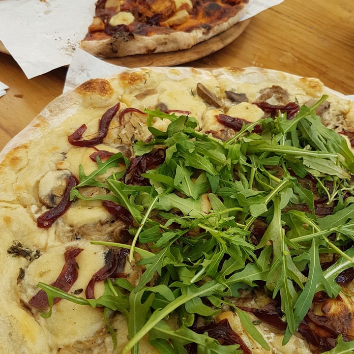 photo of KYND COMMUNITY Truffle Mushroom Pizza shared by @tani on  18 Jun 2020 - review
