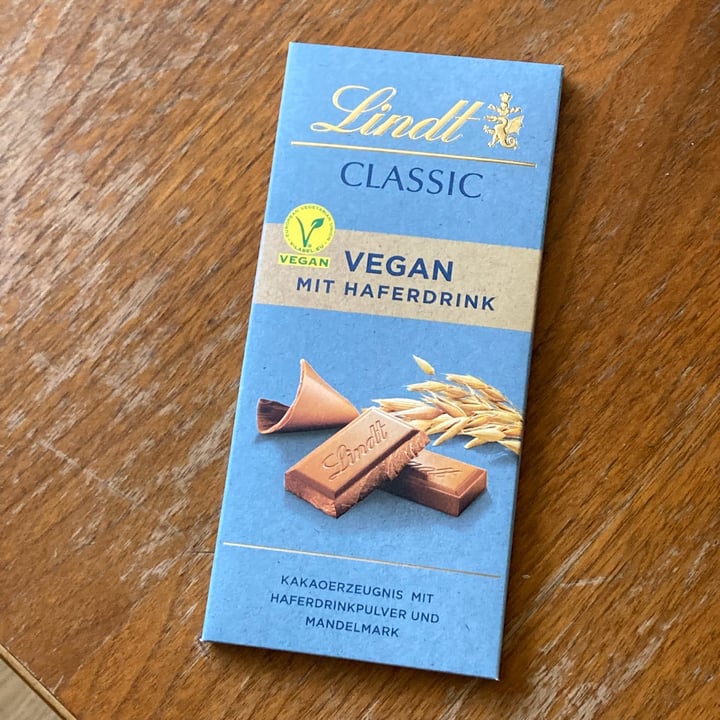 review photo of Lindt vegan - Classic (Latte d'avena E Pasta di Mandorla shared by @helenax on 02 Nov 2022 - review