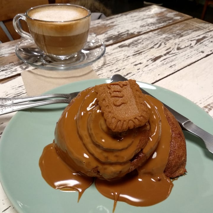 photo of Delightcious Cake Shop Cafe, Cafeteria Pastisseria Roll de lotus shared by @laugl on  26 Jan 2021 - review