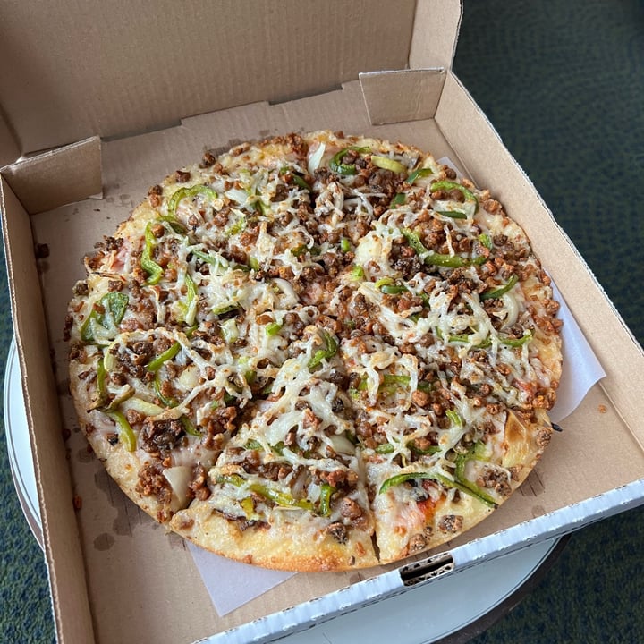 review photo of John's Pan Pizza, Steveston Village (Richmond, BC) Everything Loaded Vegan shared by @vanessaainsley on 17 May 2022 - review