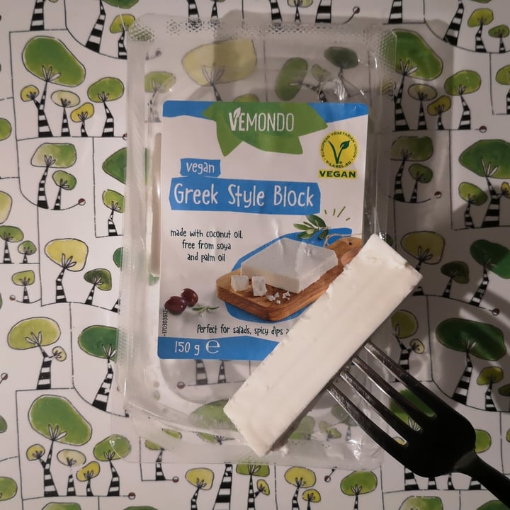 photo of Vemondo Vegan Greek Style Block shared by @donabont on  08 Jun 2022 - review
