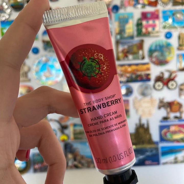 photo of The Body Shop Strawberry Hand Cream shared by @fernandakloppel on  22 Jul 2021 - review