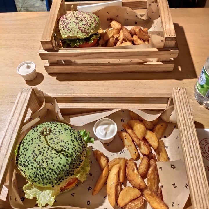 photo of Flower Burger Jungle Burger shared by @maramercuriali on  05 Jan 2022 - review
