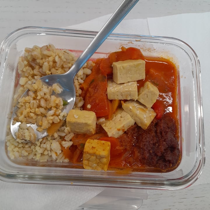 review photo of Rockin Beets Bowl con Tempeh shared by @annaveglover on 24 May 2022 - review