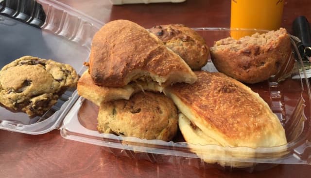 「The omelette croissant」の料理の写真