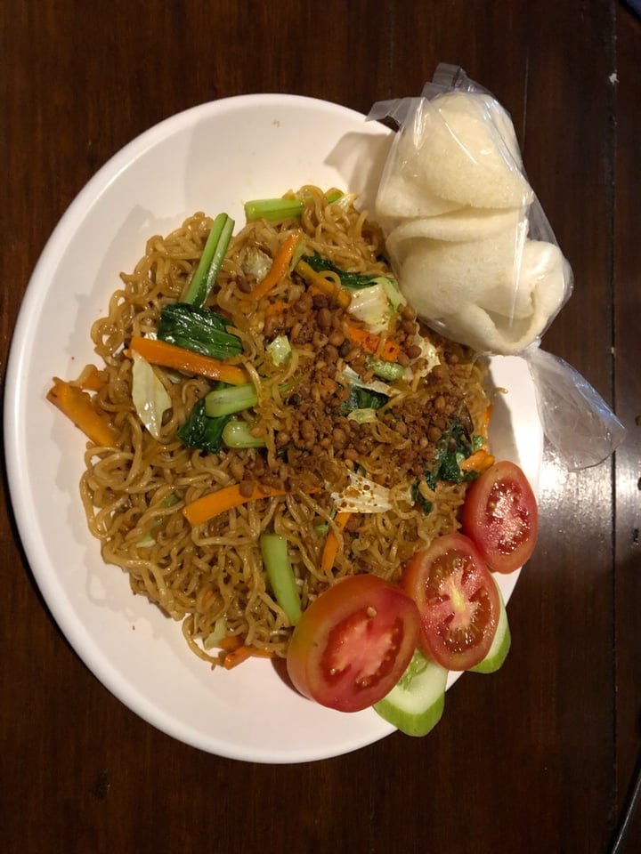 photo of Kedai Mini Batukaras Mie Goreng (fried noodles) with vegetables shared by @beneatsseeds on  02 May 2019 - review