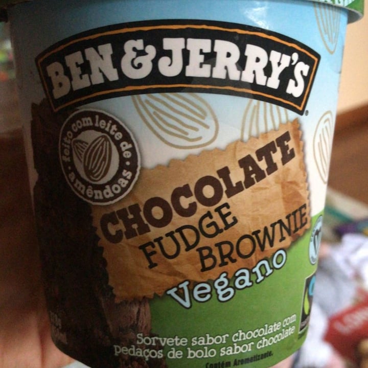 photo of Ben & Jerry's Chocolate Fudge Brownie Non-Dairy Ice Cream shared by @carlossimoescampos85 on  26 Apr 2022 - review